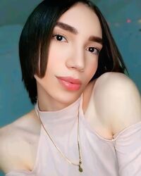 chica trans muy femenina